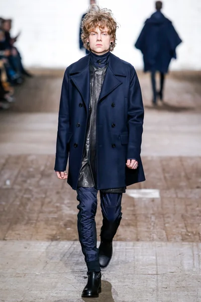 Look 10